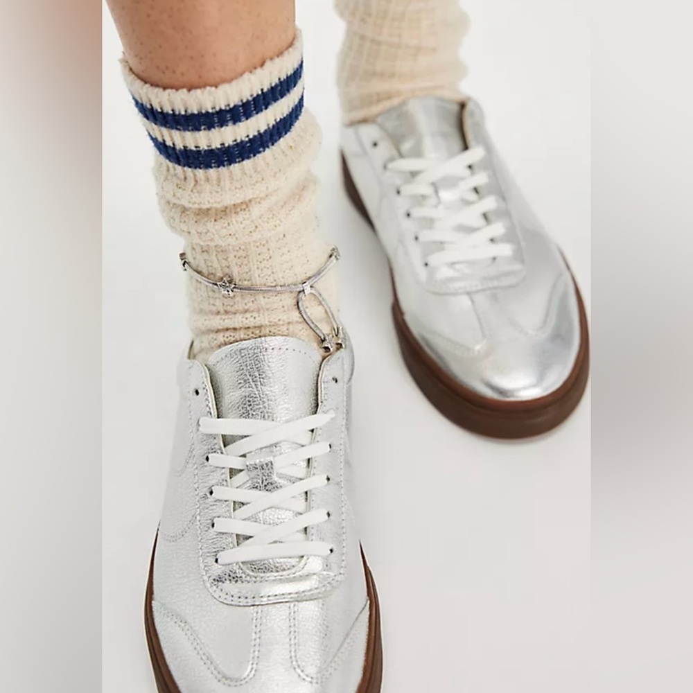 Vagabond Cody Sneakers in silver size 6